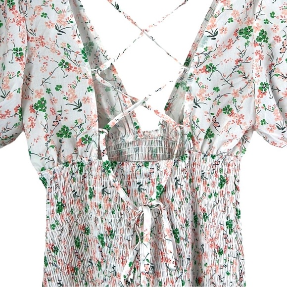 VRG GRL Weekender Floral Smocked Mini Dress Size 2 - Picture 4 of 8